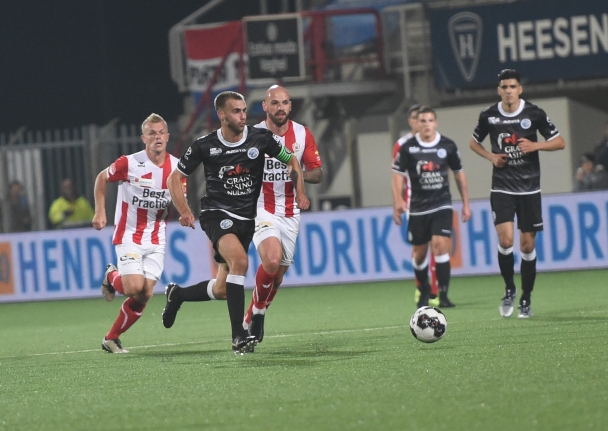 Danny Verbeek in actie tegen TOP Oss